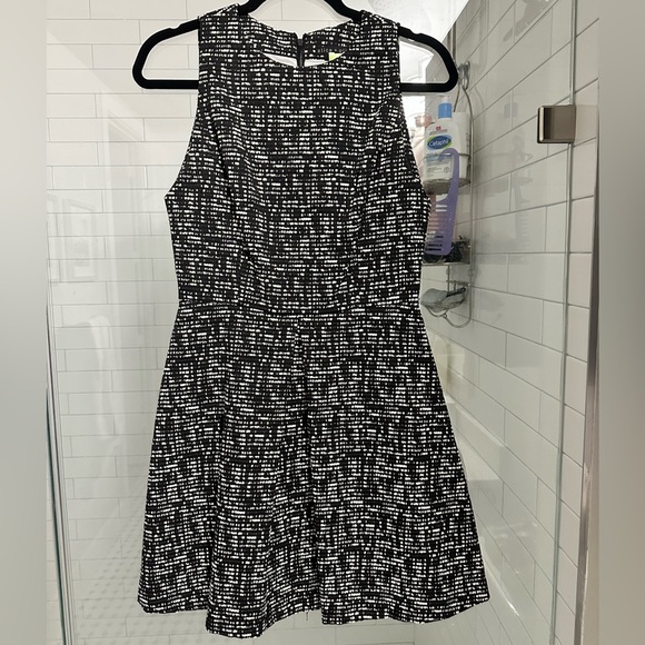 NWOT Alice+Olivia Janette Sleeveless Mini Dress in Black & White Size 4 - Picture 13 of 17